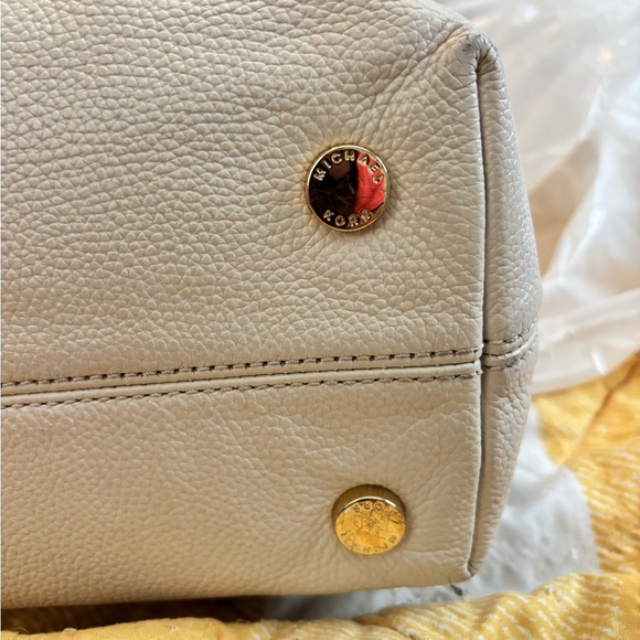 Michael Kors White Leather Shoulder Bag EUC - Picture 4 of 12